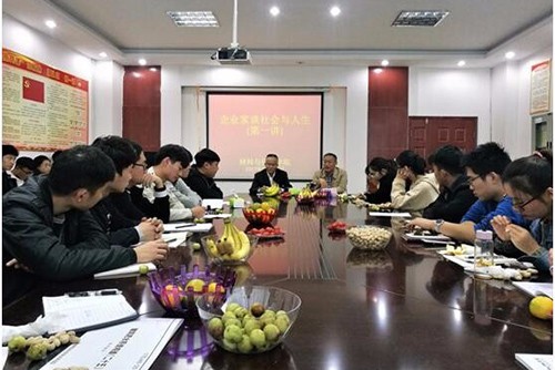 企業(yè)家倪貴全董事長蒞臨材料與化工學(xué)院——暢談人生感悟與社會現(xiàn)實