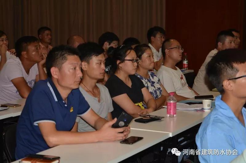 會(huì)員單位認(rèn)真聽課